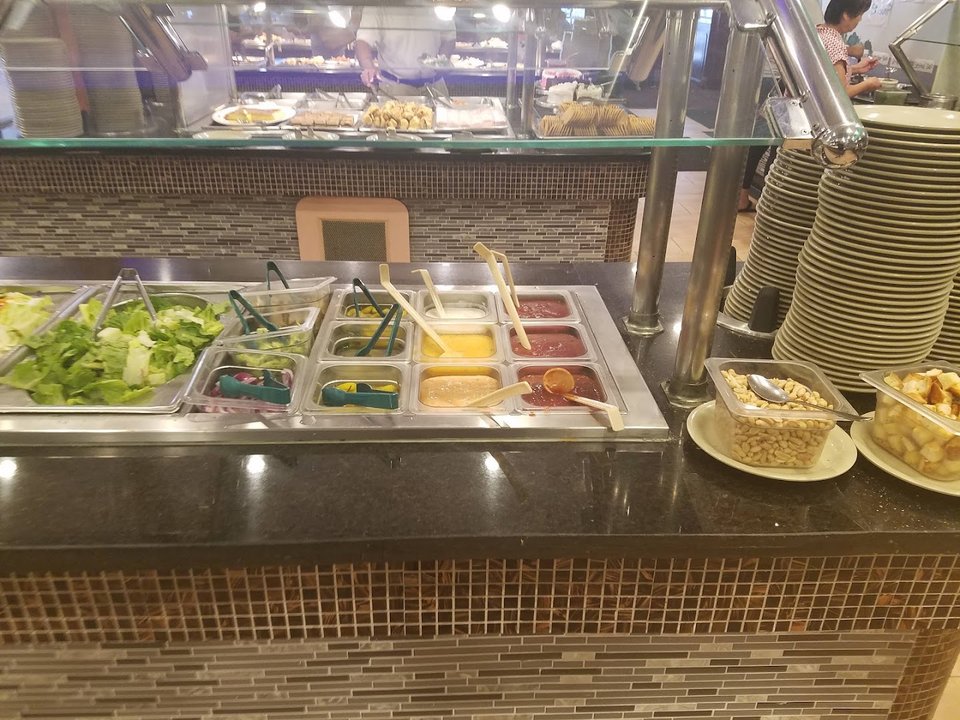 Family-friendly buffet seating with casual decor.